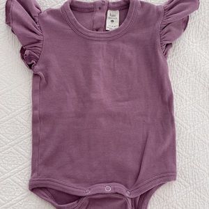 Kate Quinn | Ruffle Onesie | 12-18m